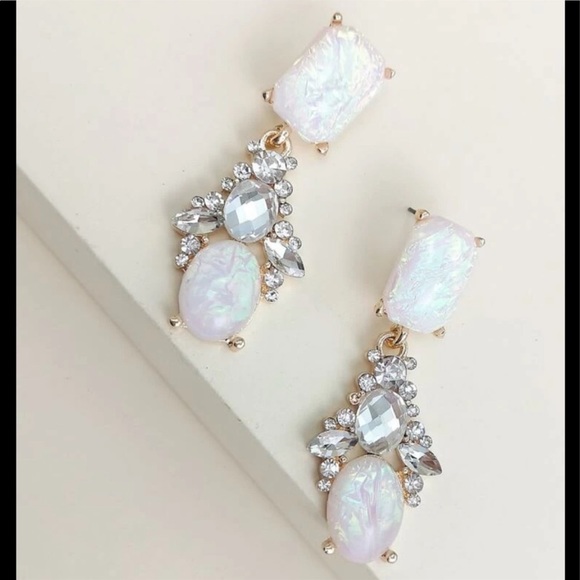NEW•SELENA VINTAGE STYLE CRYSTAL STATEMENT EARRINGS• - Picture 4 of 12
